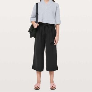 Lululemon Noir Crop